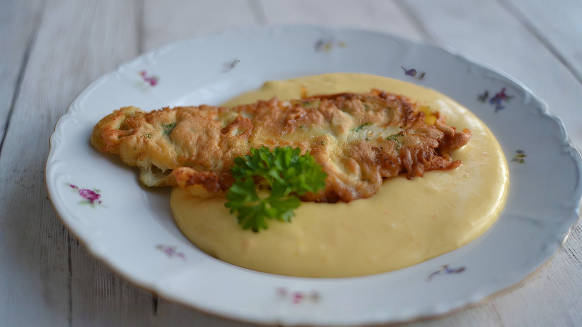 Křupavá treska v těstíčku s bramborovo-mrkvovou kaší
