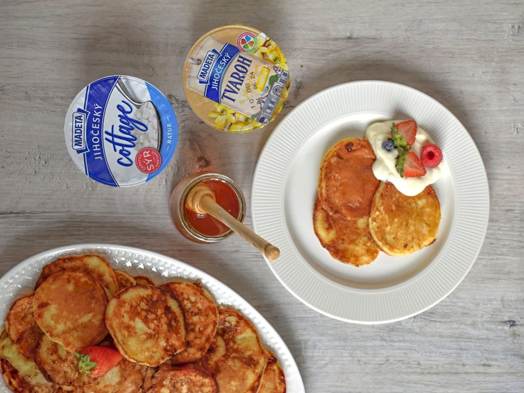 Cottage Cheese Pancakes with Fruit and Vanilla Curd Cheese