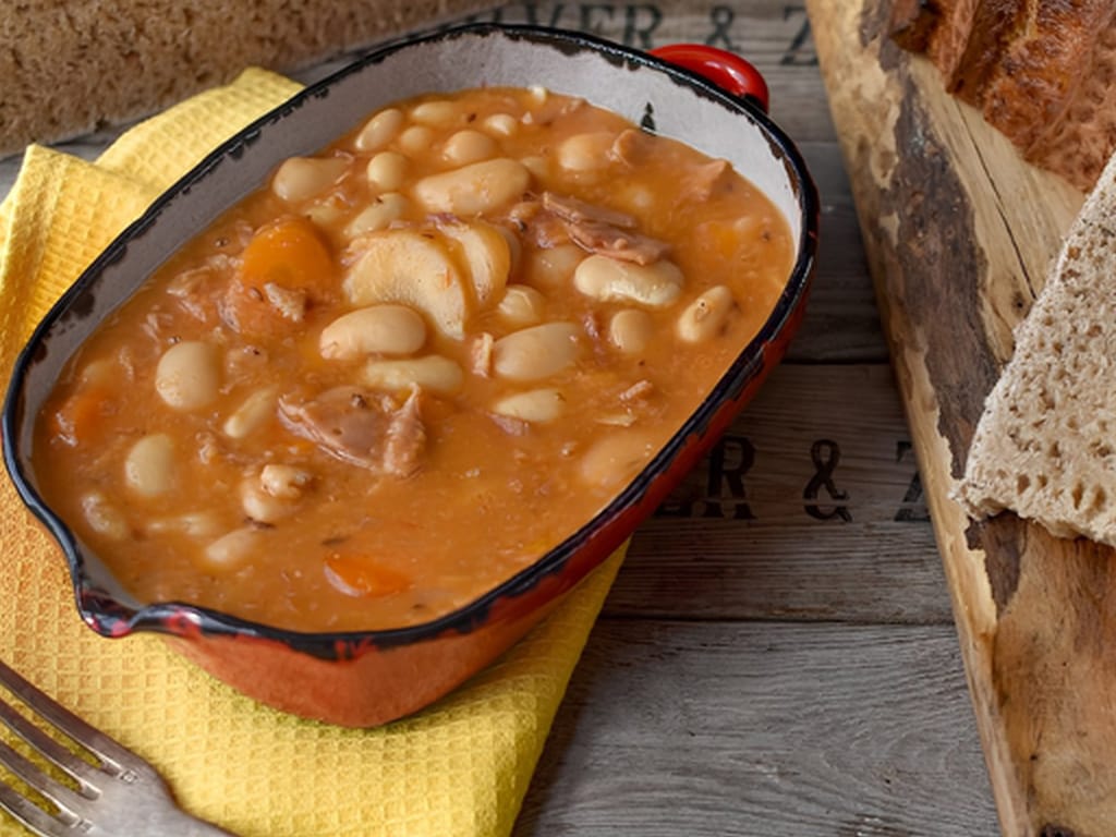 Beans with Bacon in Tomato Sauce