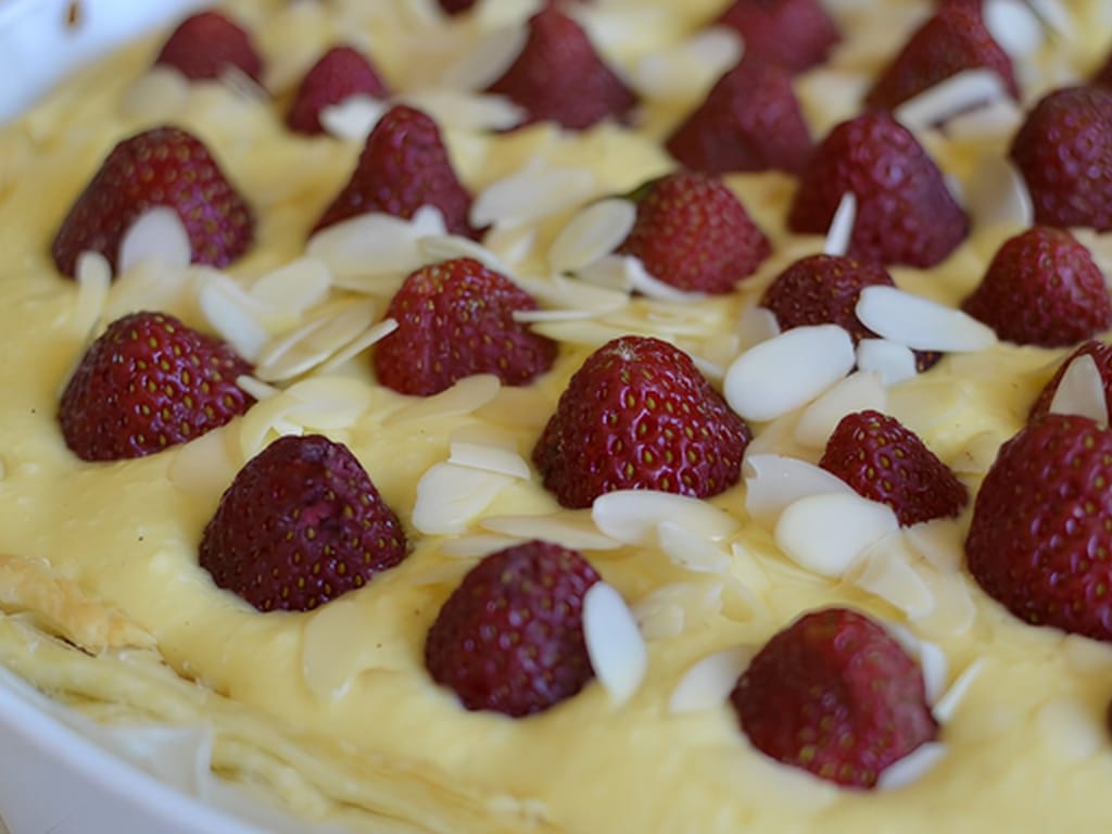 Strawberry and Rhubarb Tart with Almond Flakes