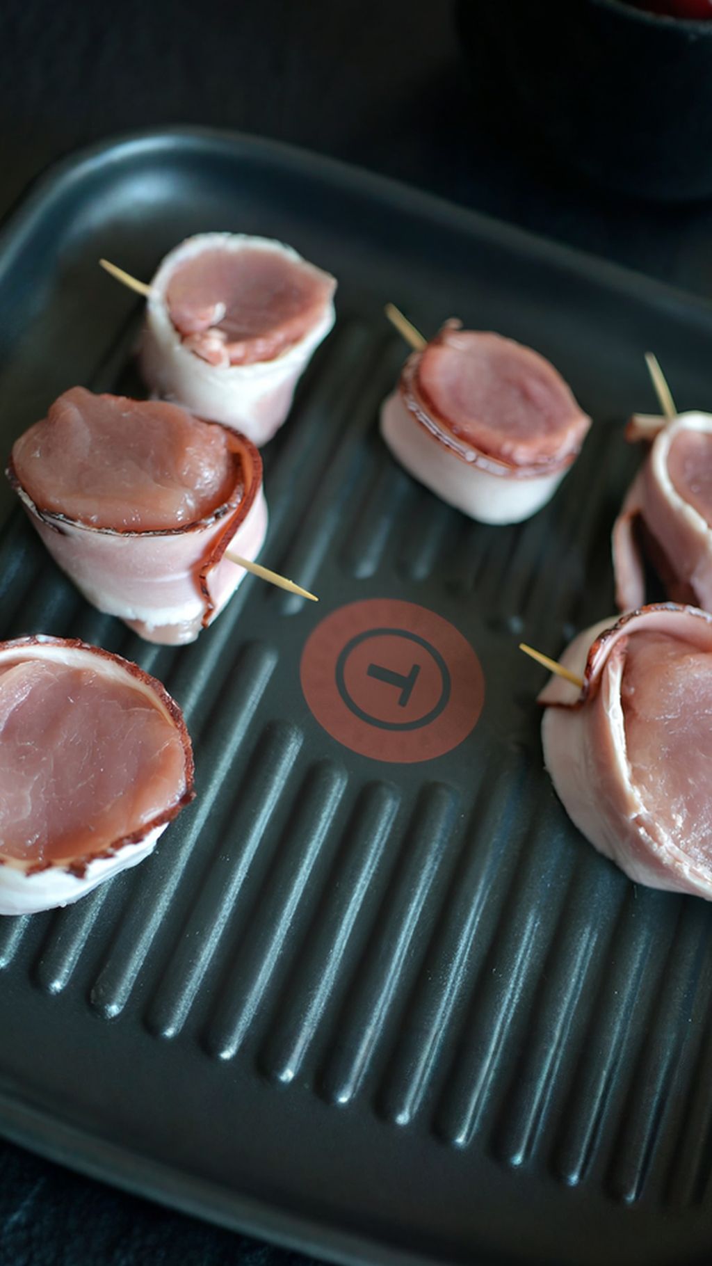 Wrap the bacon around the meat