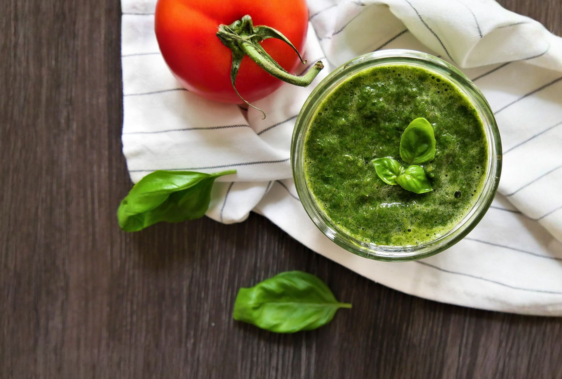 Osvěžující zelené smoothie s listovou zeleninou