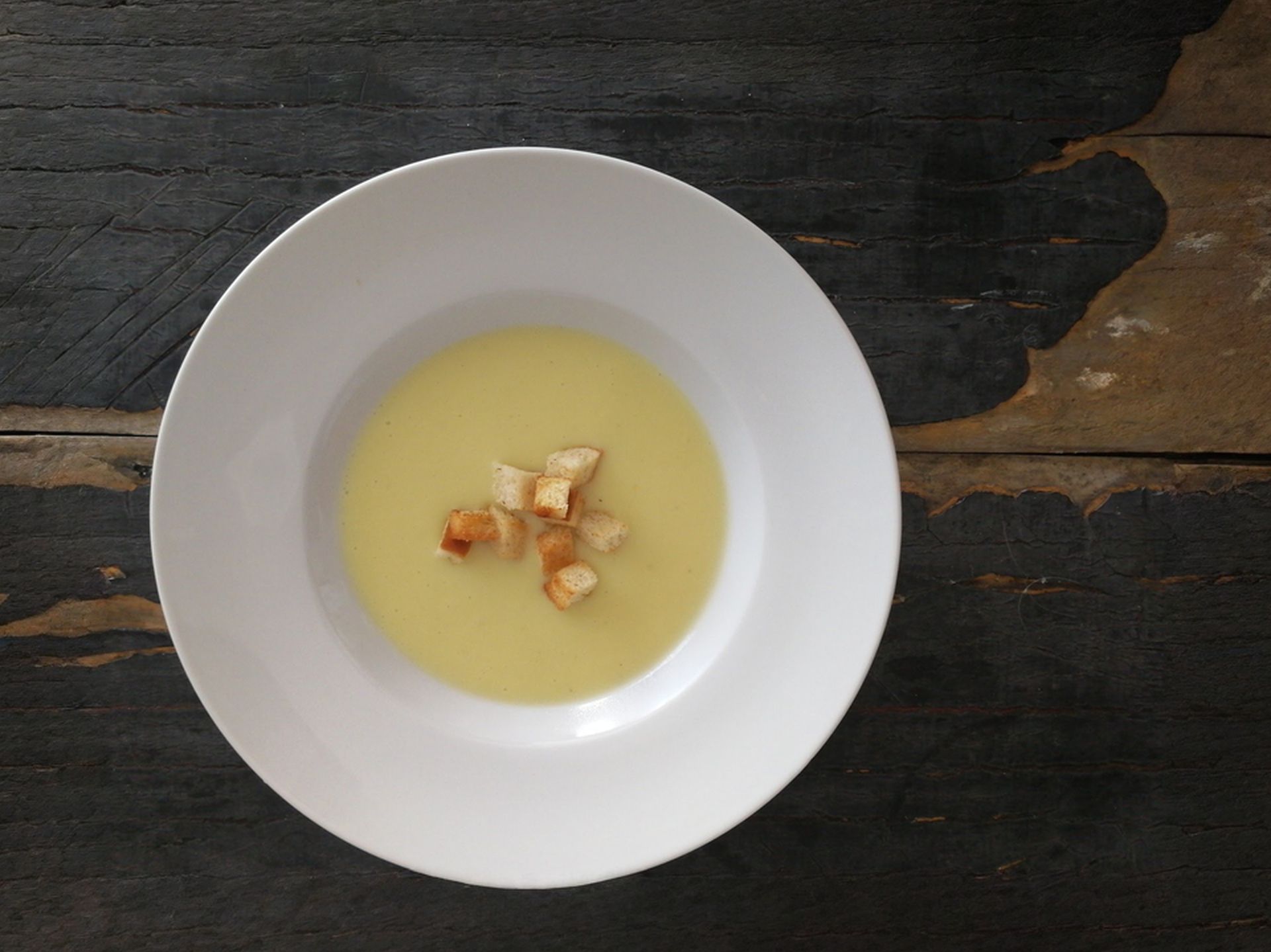 Vichyssoise – hedvábně krémová francouzská polévka