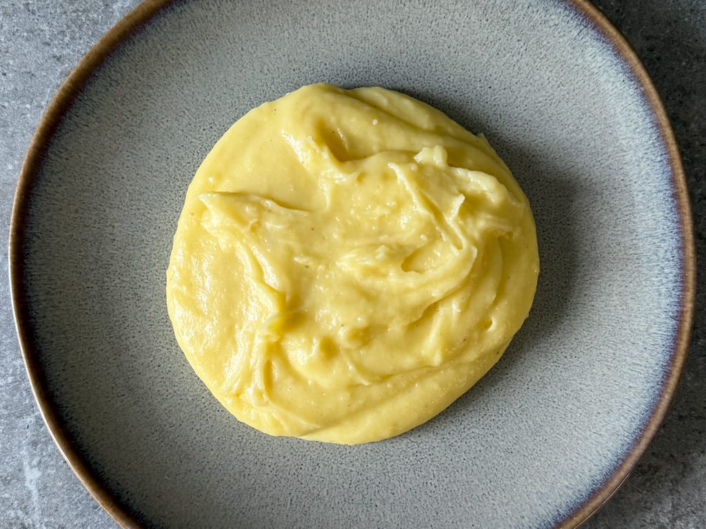 Jemná krémová bramborová kaše s muškátovým oříškem