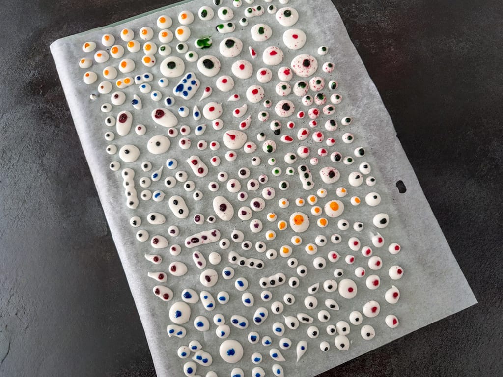 Homemade Sugar Eyes for Decorating Desserts