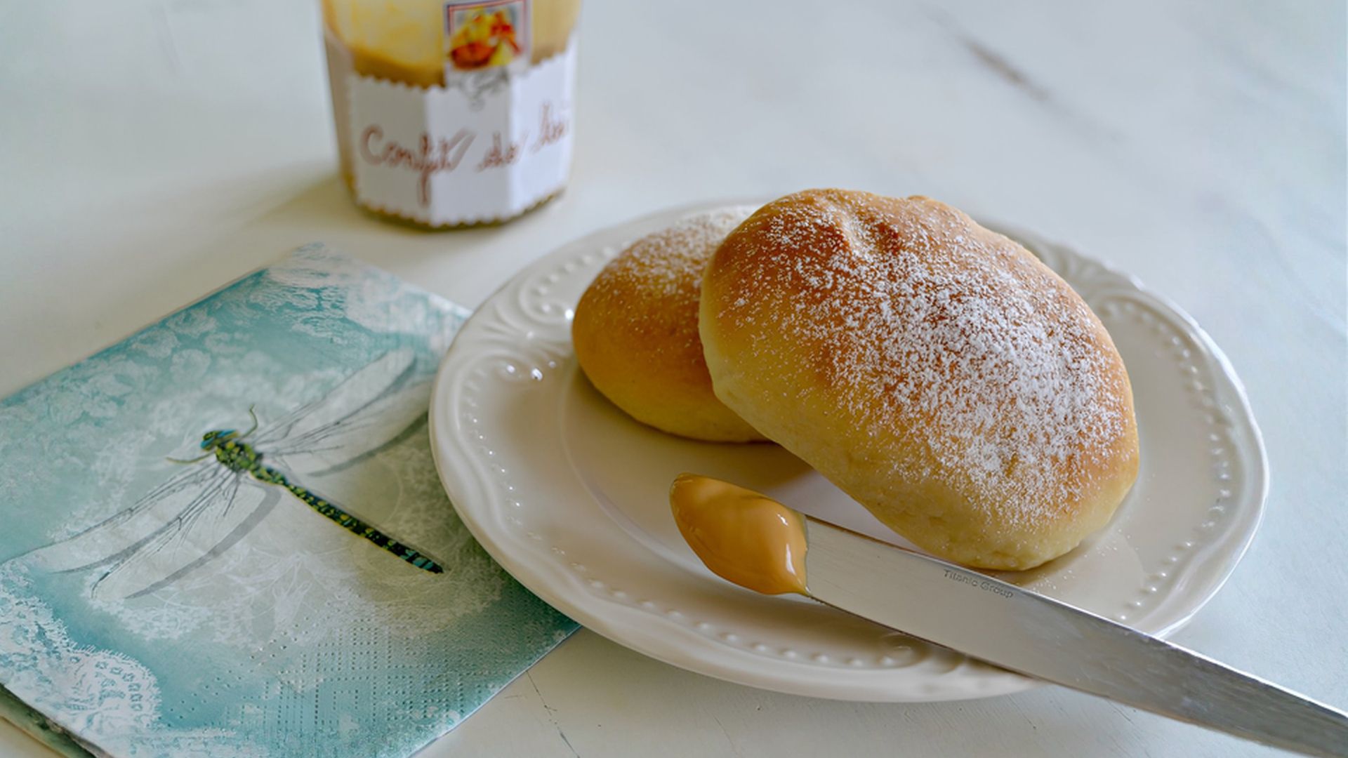 Pain au lait – nadýchané francouzské mléčné houstičky