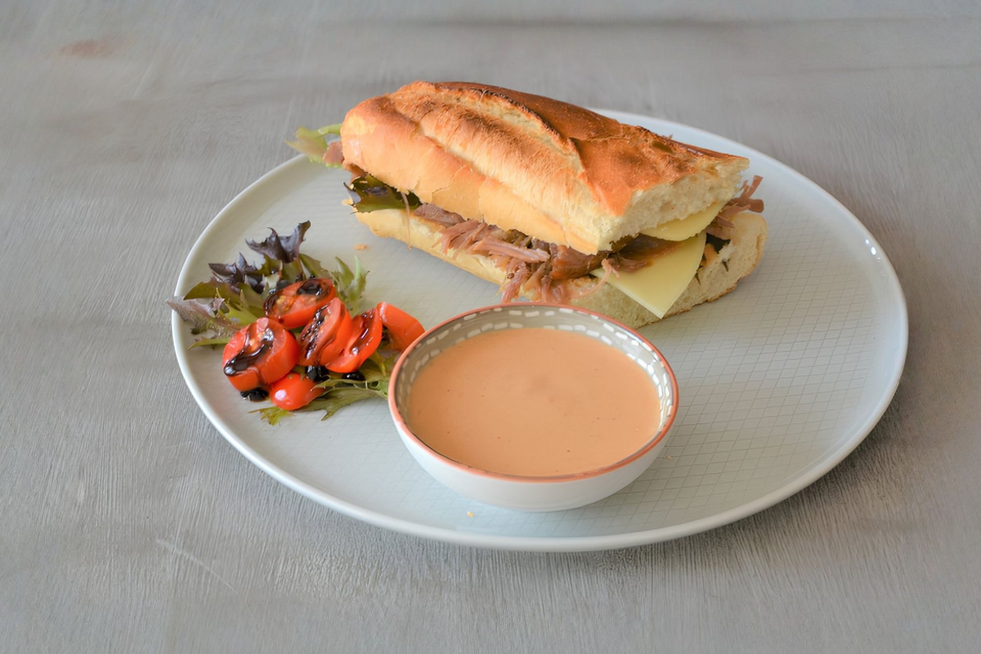 Bageta s pulled turkey: neodolatelný recept