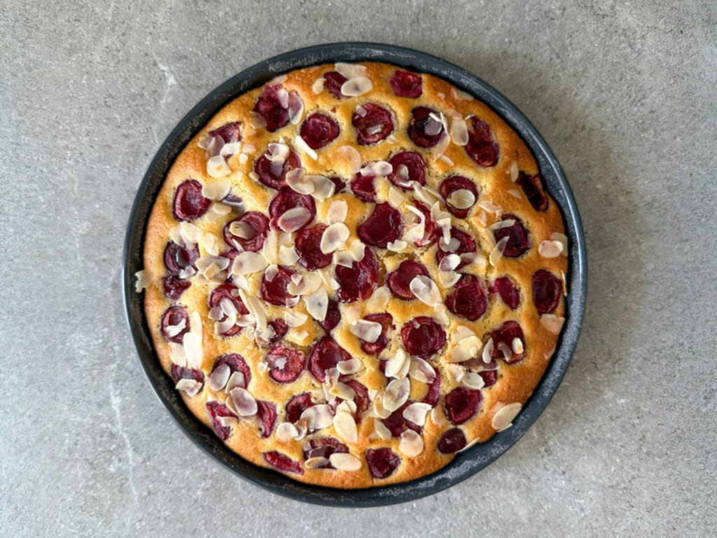 Soft & Fluffy Yogurt Bublanina with Fruit
