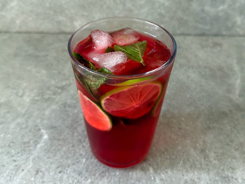 Refreshing Hibiscus Iced Tea with Lime