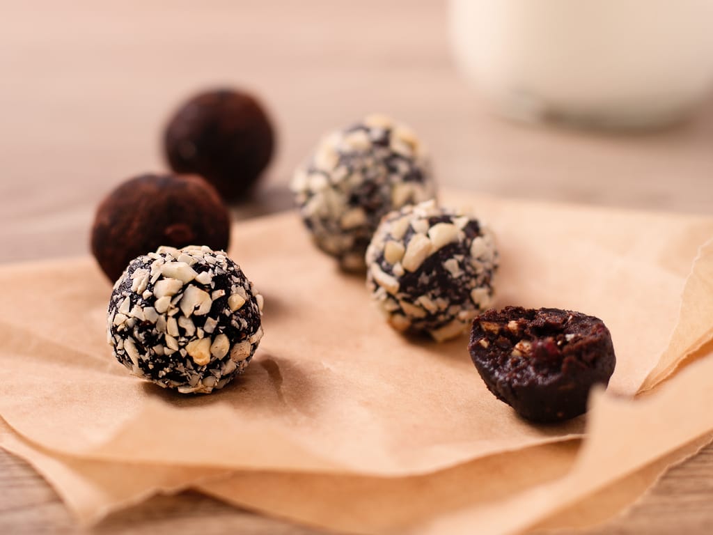 Cocoa Date & Oat Balls