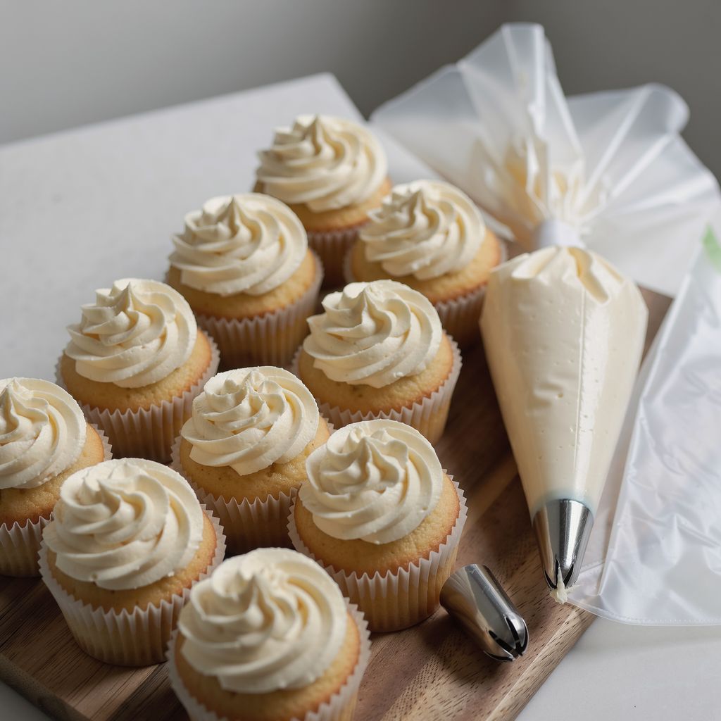 Quark Frosting for Muffins and Cupcakes: How to Make It Pipeable and Keep It from Running