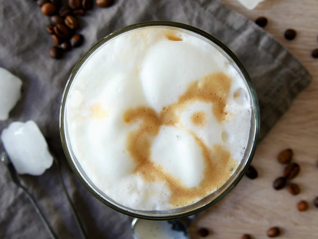 Ledové napěněné caffé latte
