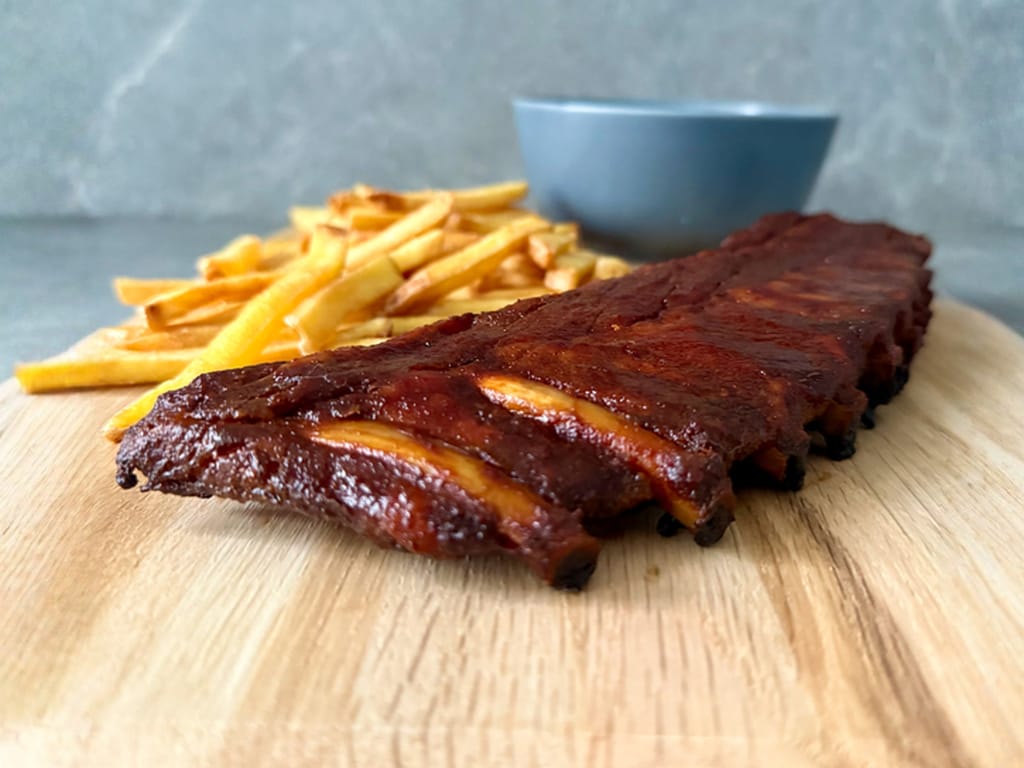 Pečená vepřová žebra s jablečným ciderem a bbq omáčkou