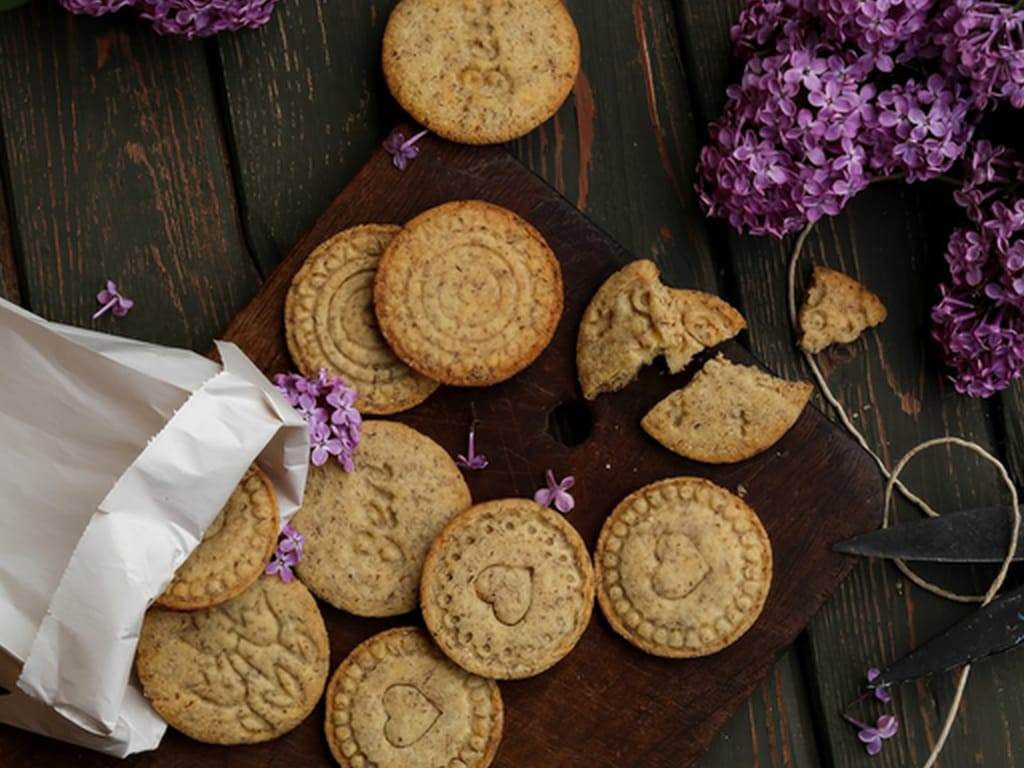 Delicate Almond Cookies