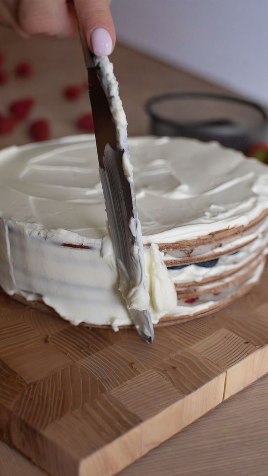 Cover the sides with cream too