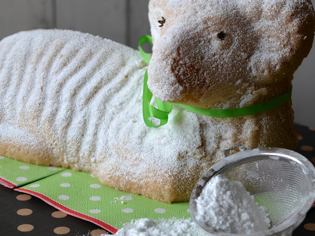 Velikonoční beránek z piškotového těsta