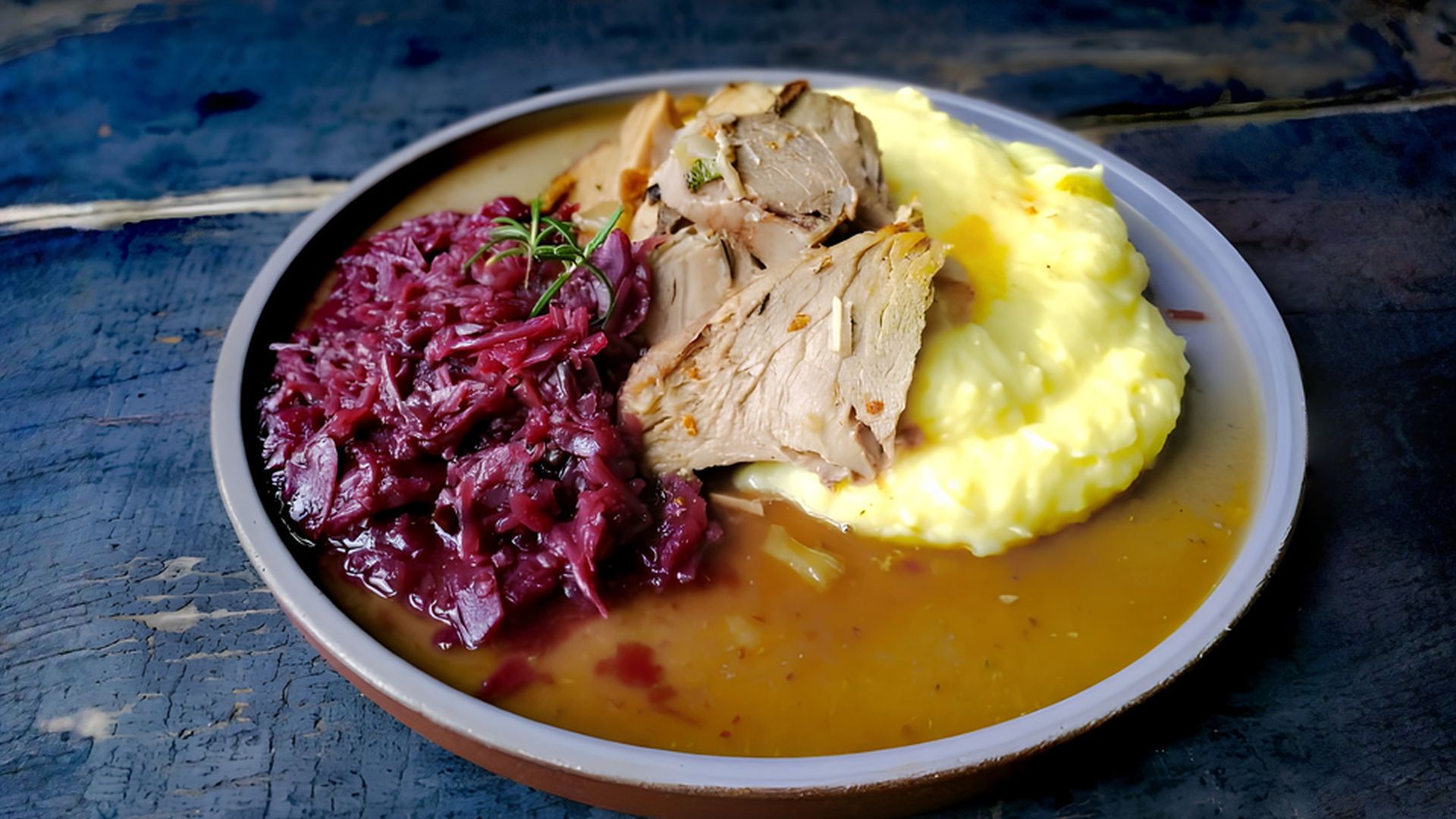 Pomalu pečené vepřové se zelím – recept na luxusní pečínku