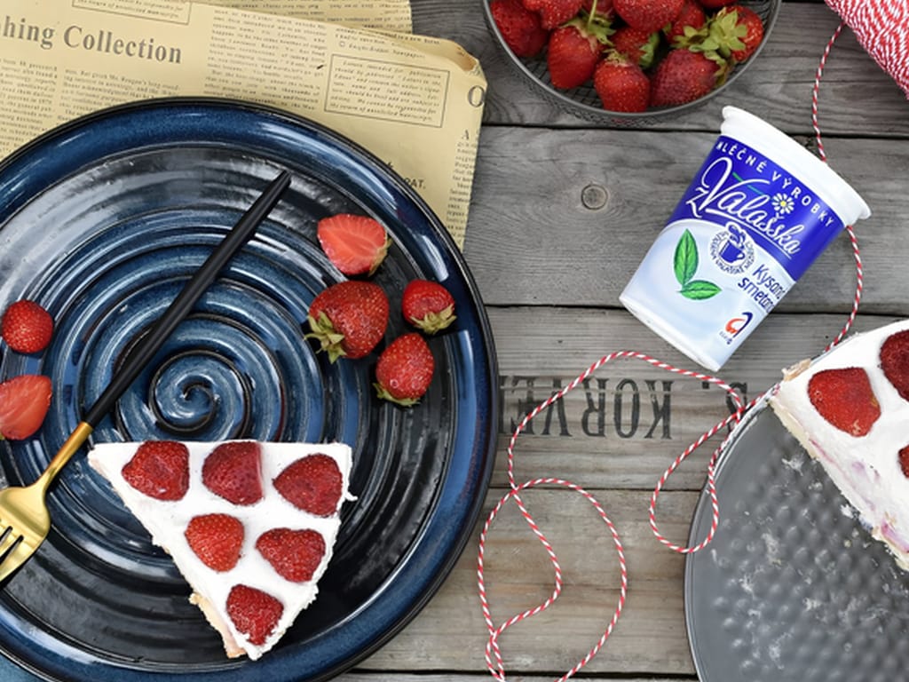 No-Bake Strawberry Cake - A Classic from My Childhood