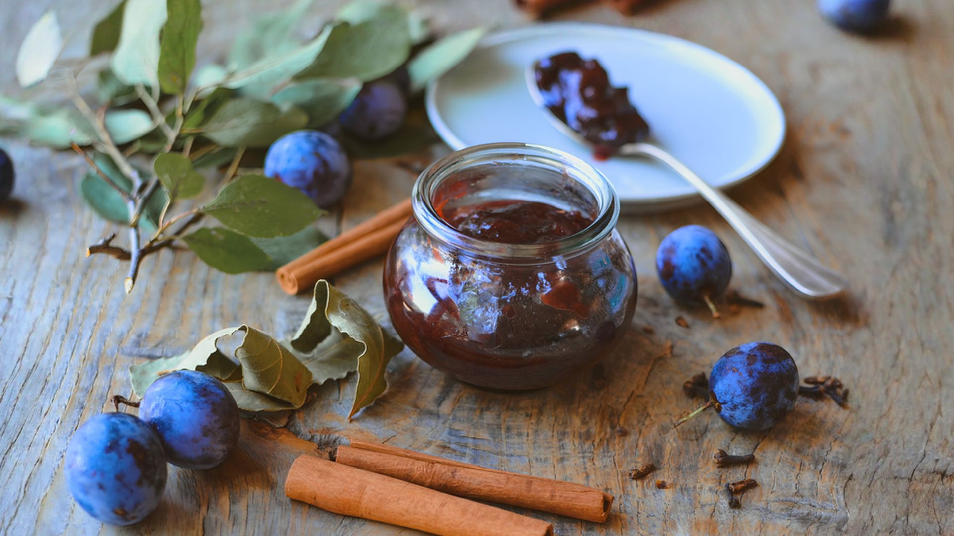Domácí švestkový chutney s kořením