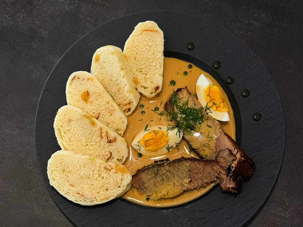 Koprová omáčka s pomalu pečeným hovězím masem