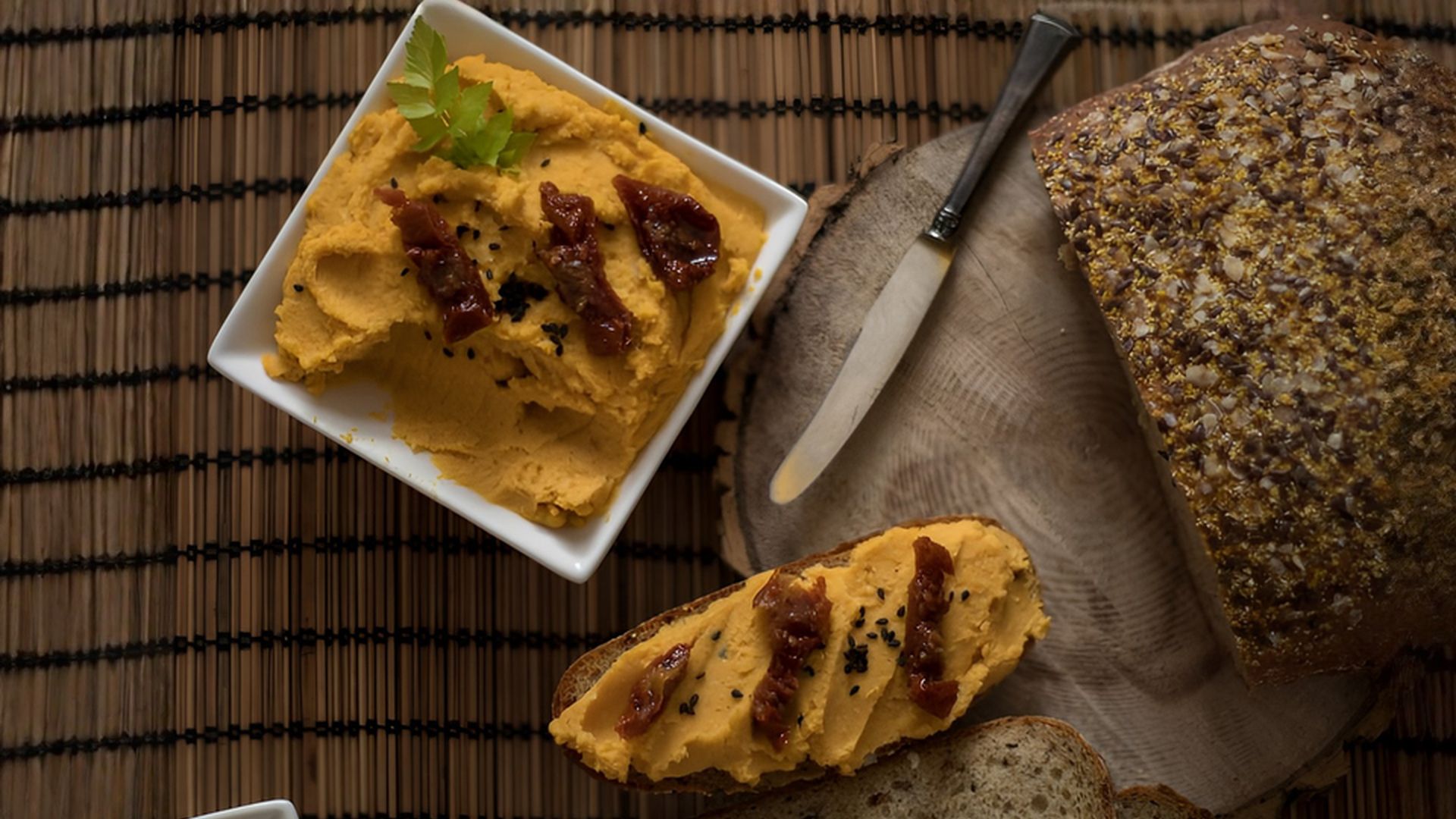 Krémový mrkvový hummus s kořením