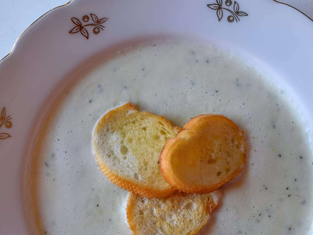 Creamy Zucchini Soup with Crunchy Croutons