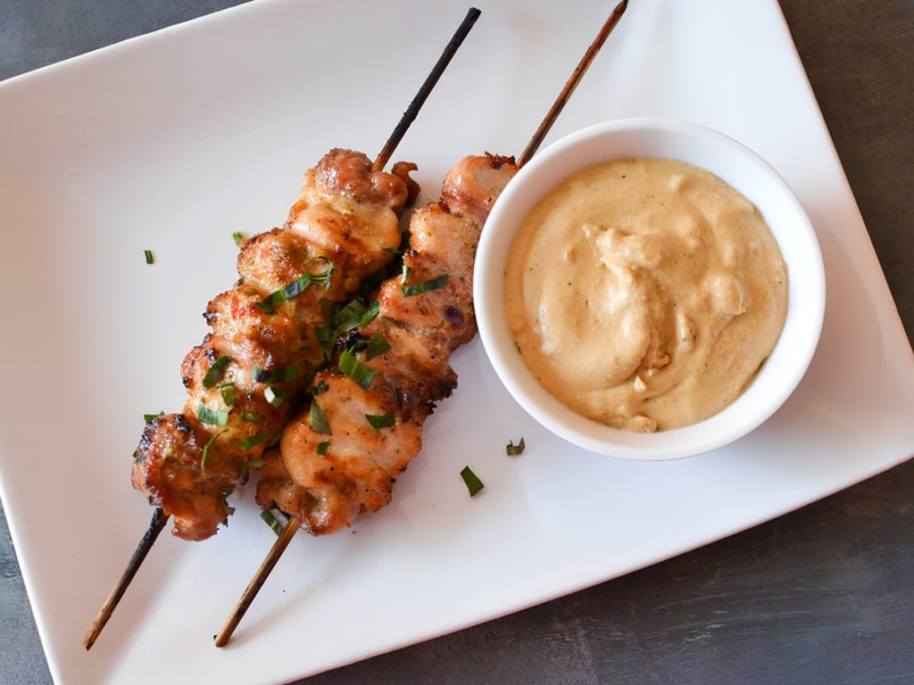 Kuřecí satay s arašídovou omáčkou
