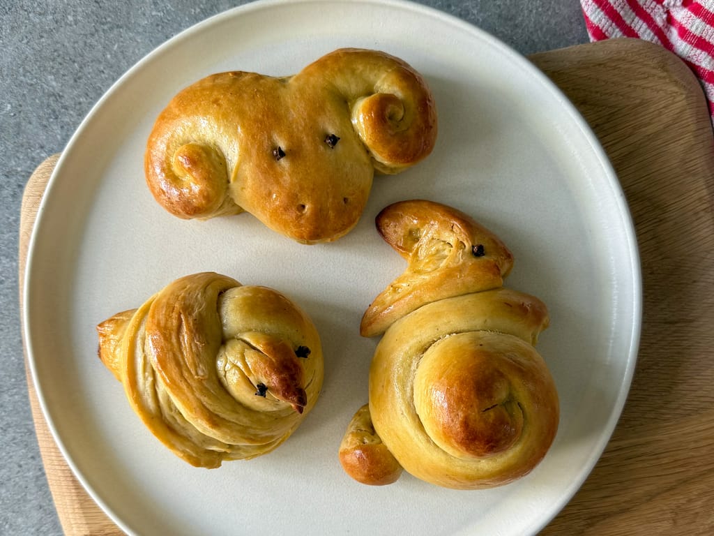Velikonoční jidáše s medem a citronovou kůrou