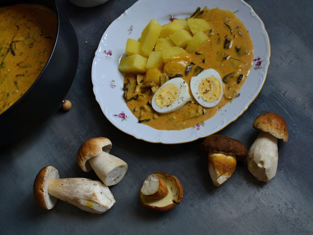 Mushroom Sauce - An Easy and Wonderful Autumn Treat