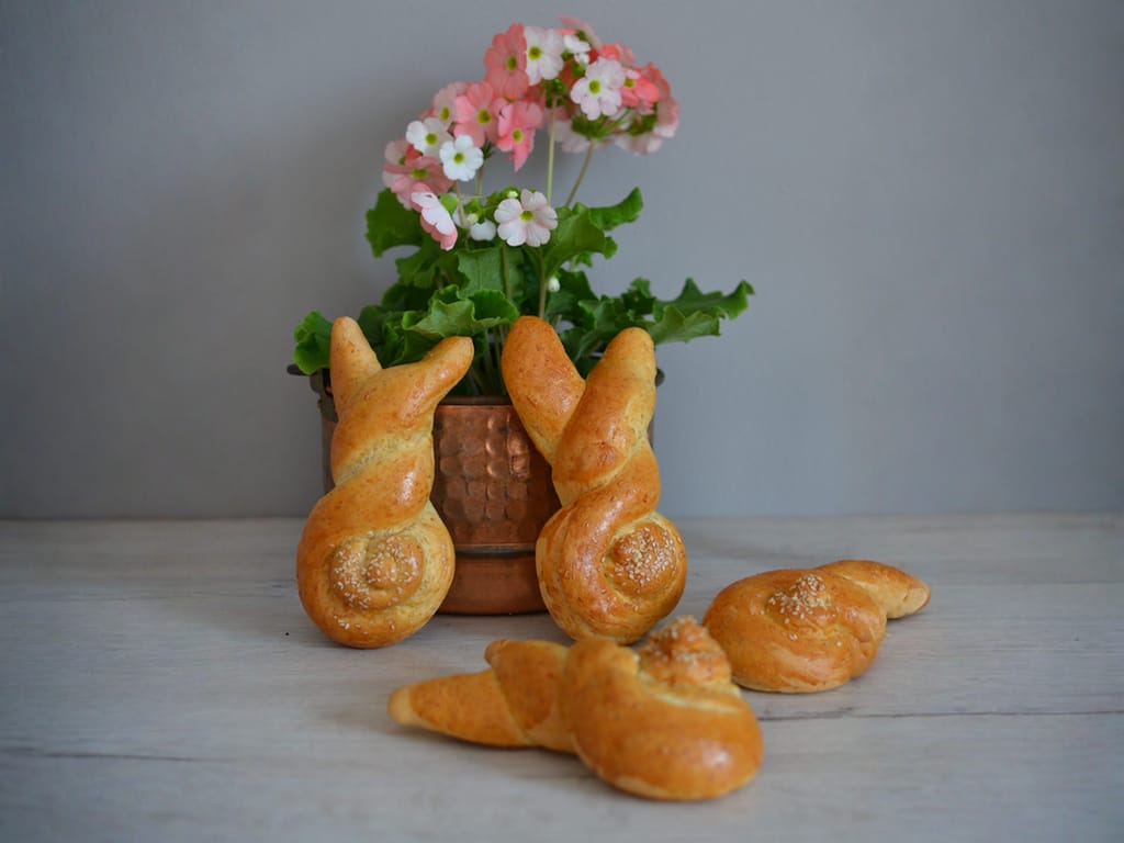 Adorable Easter Bunnies Made from Yeast Dough