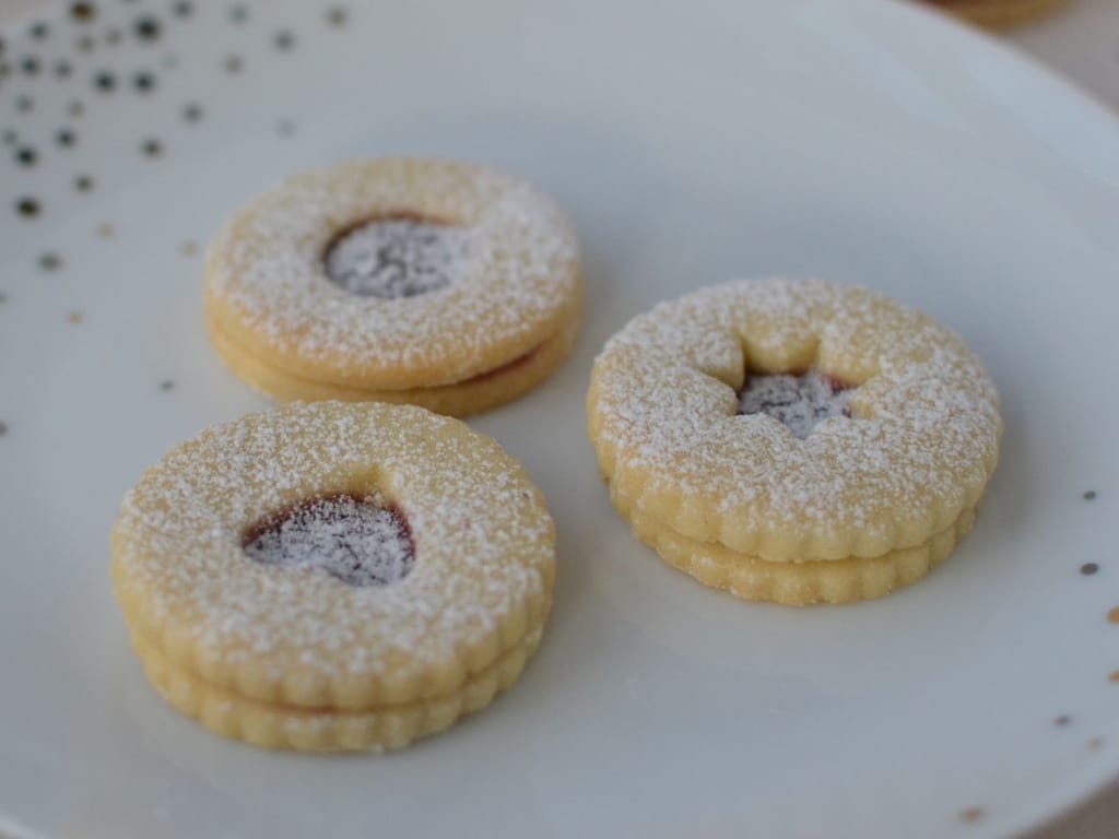 Classic Christmas Cookies: Delicate Linzer Cookies