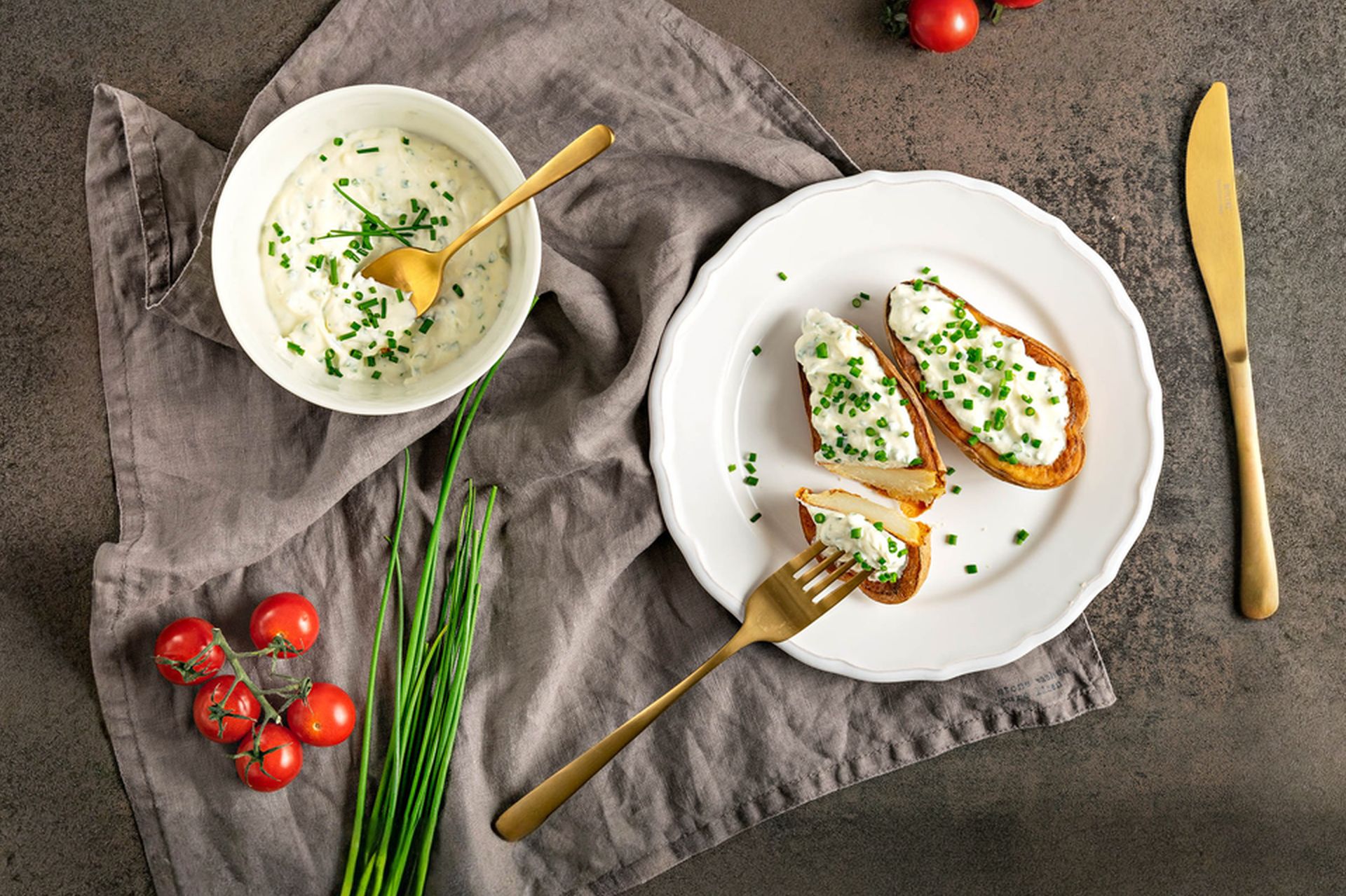 Pečené brambory s bylinkovým tvarohem – recept