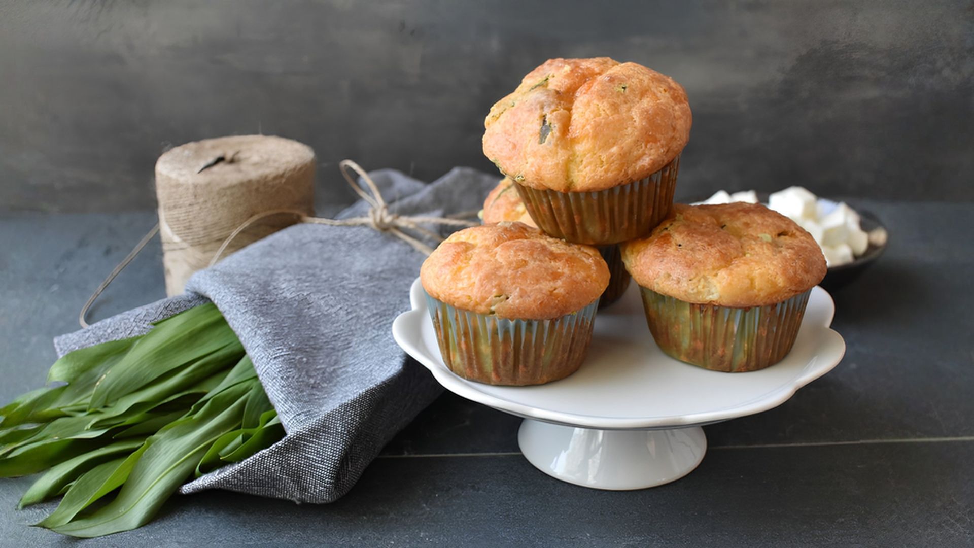 Sýrové muffiny s medvědím česnekem