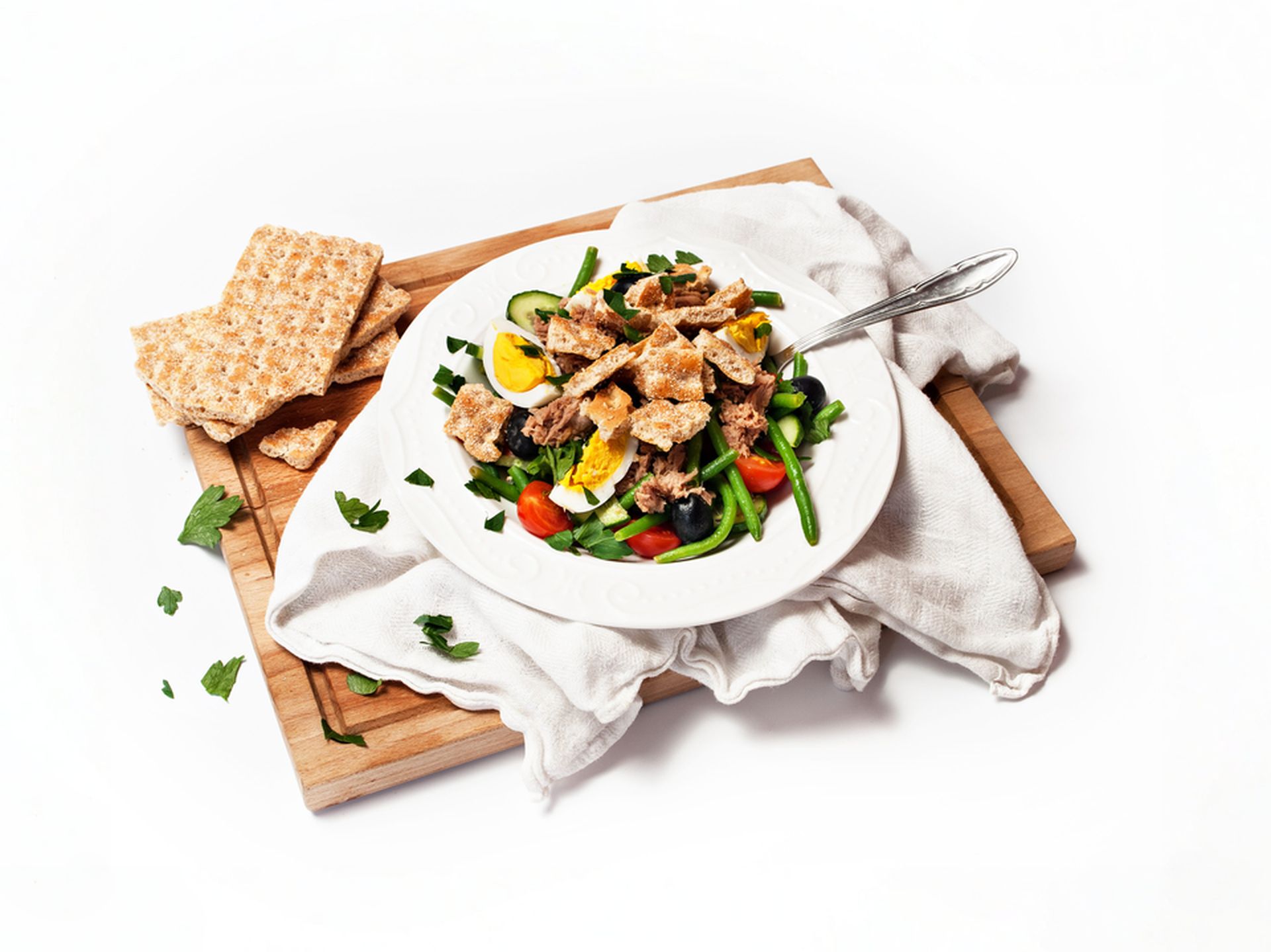 Panzanella salát s tuňákem a vejcem – svěží a rychlý