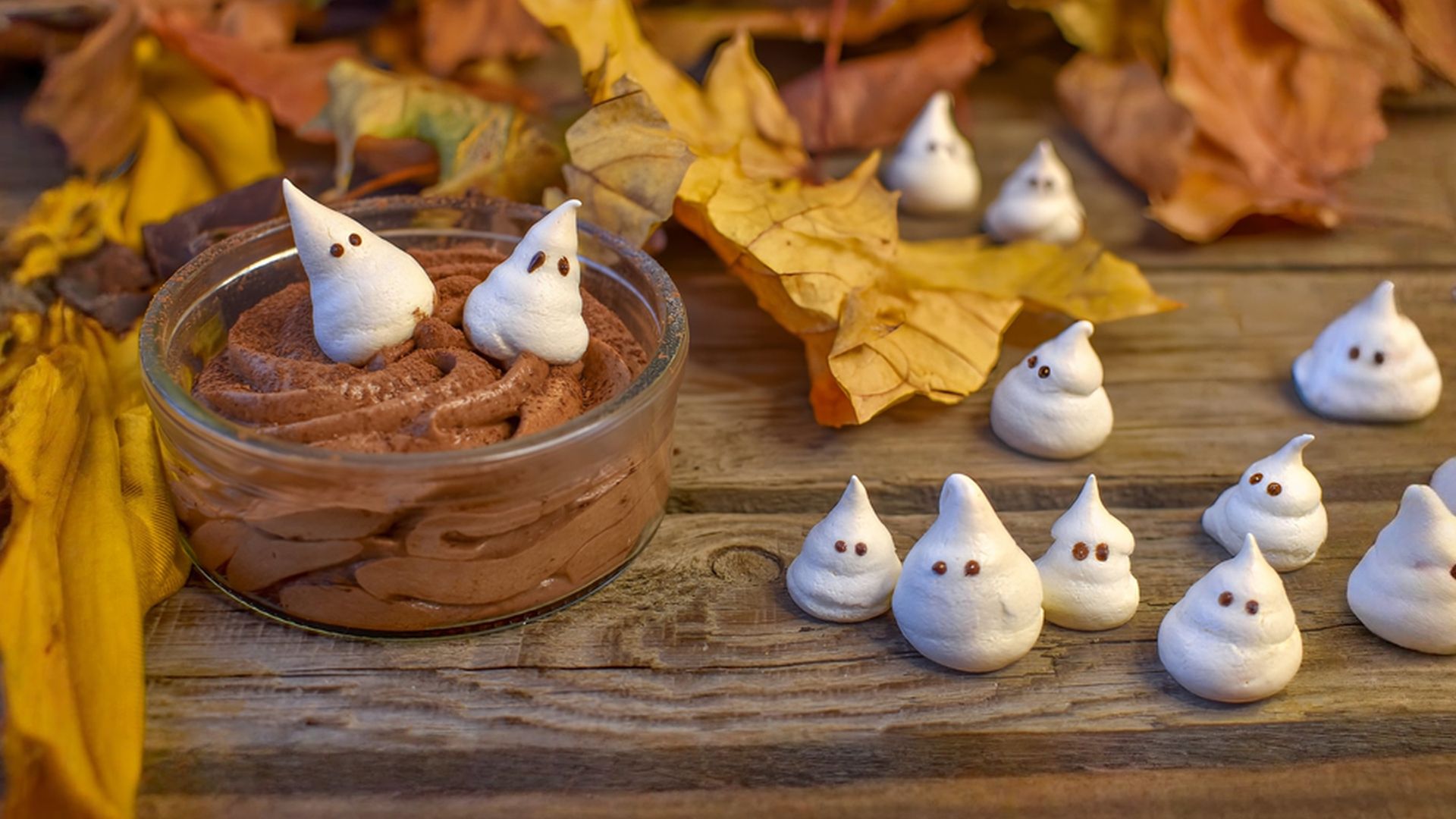 Čokoládový mousse s dušičkami z pusinek na Halloween