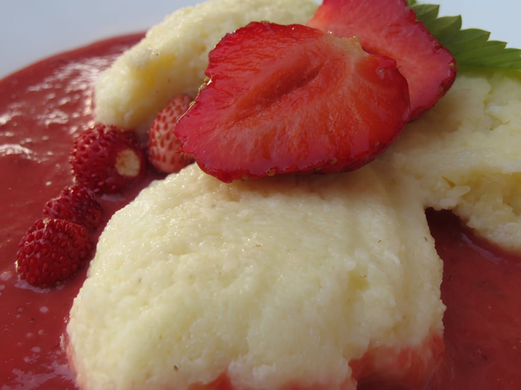 Curd Cheese Dumplings with Fruit Sauce