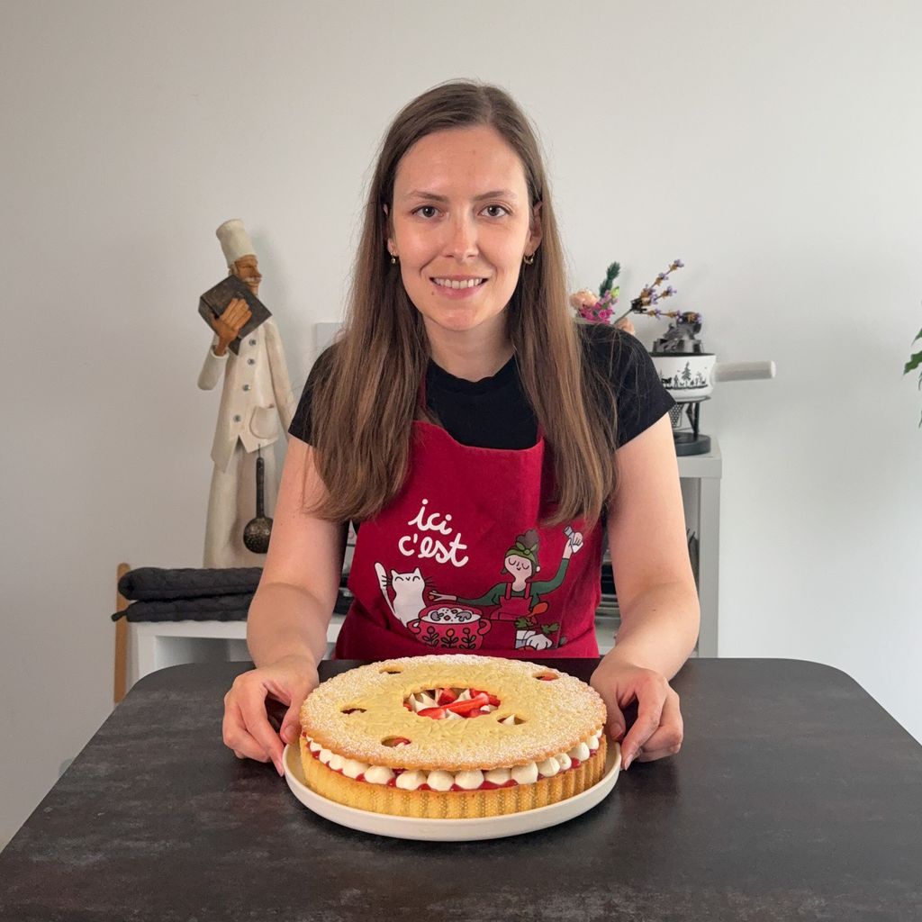 Upeč si jahodový tart se sušenkovou korunou