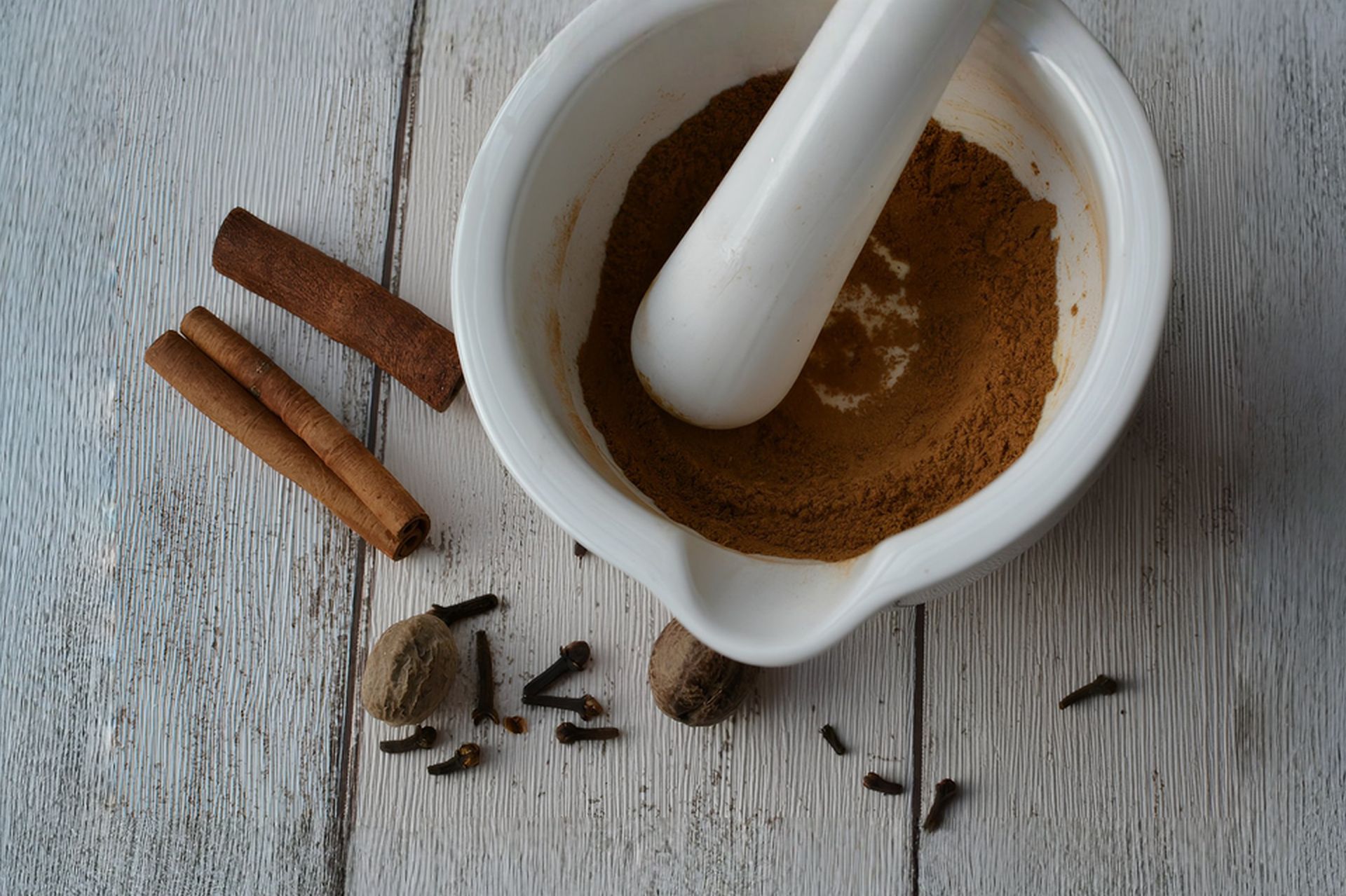 Domácí Pumpkin Spice koření na dýni
