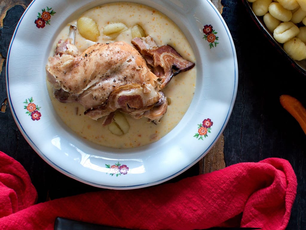 Slow Cooker Rabbit in Creamy Sauce