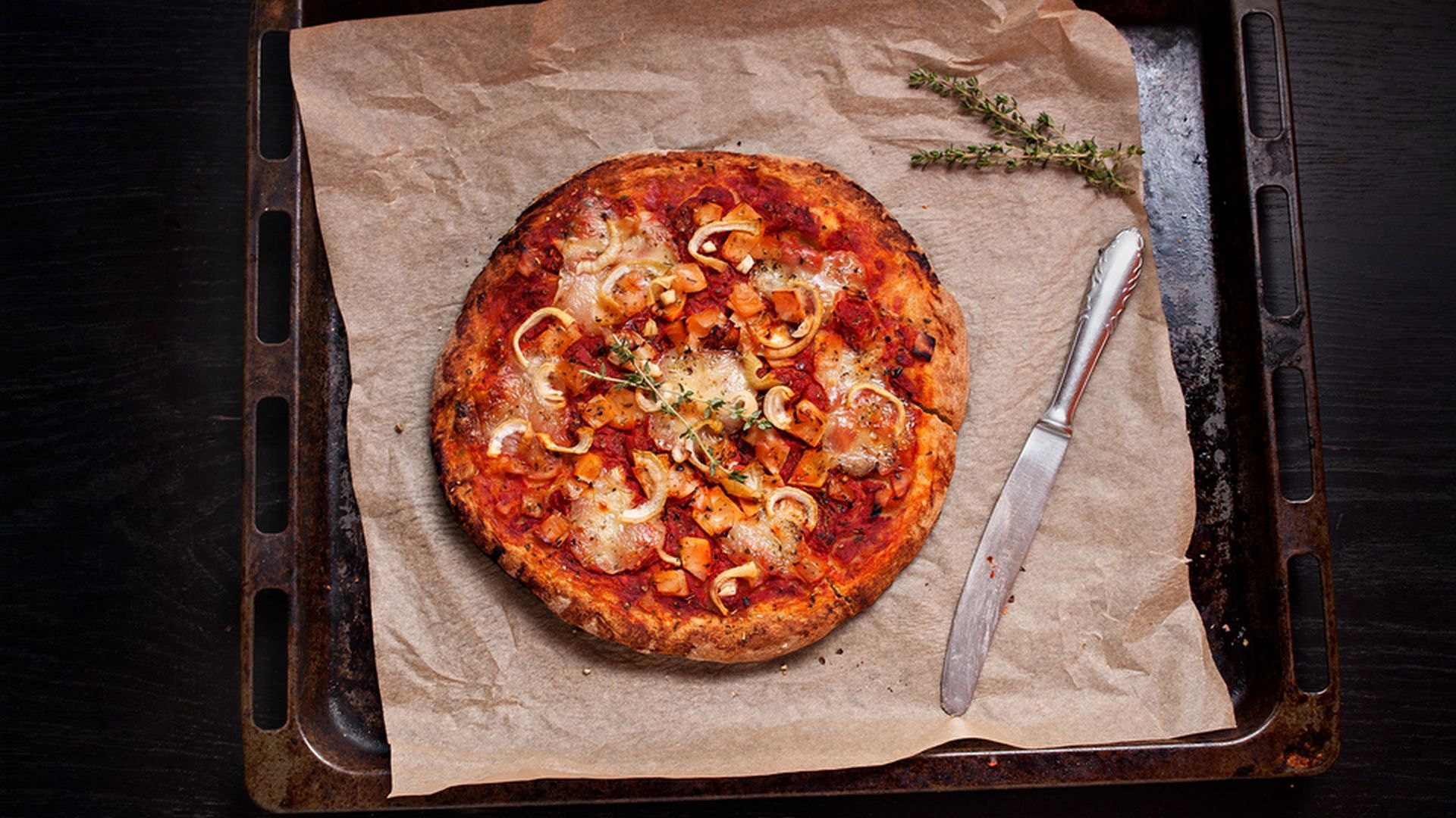 Nadýchaná pizza z jogurtového těsta